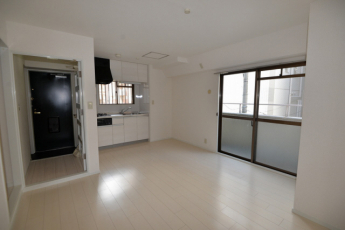 写真は同マンションの別のお部屋のものです