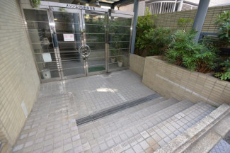 清潔なエントランスです