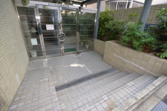 清潔なエントランスです