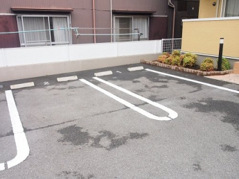 駐車場があるので、車を買う予定の方も安心です