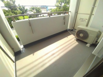 お洗濯にも便利なバルコニー付き