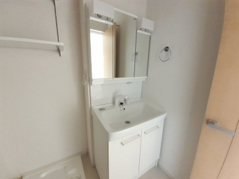 明るい洗面所です