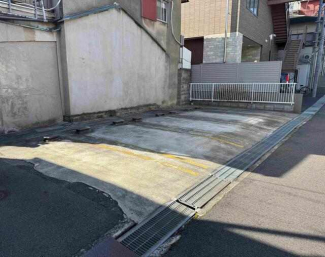 石山駅前駐車場の画像