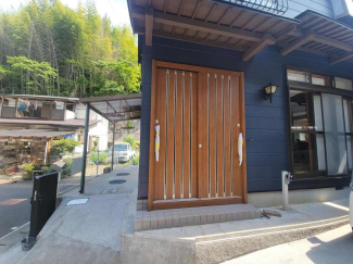 玄関交換済み