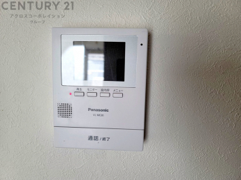 訪問者が来たときにテレビ画面で確認できるため、安心してドアを開けられます。録画機能があるものもあり、留守中に来訪者を記録しておくことができます。利便性が高く、セキュリティ面でも安心です