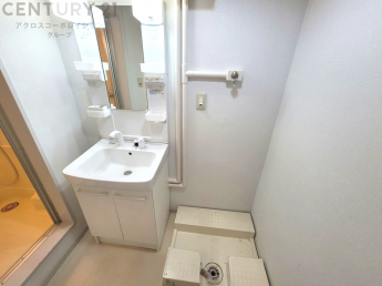 衣服の収納や脱ぎ着や整理整頓がしやすく、湿った衣類を乾燥させるスペースがありカビや臭いの発生を防ぎます。床の汚れを他の部屋に持ち込まず清潔を保つことができます。また快適な入浴環境の整備にも役立ちます。