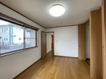 洋間　６畳