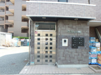 落ち着いたエントランスです