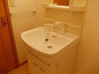 明るい洗面所です