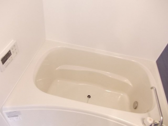コンパクトで使いやすいお風呂です