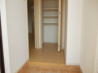 明るい玄関です