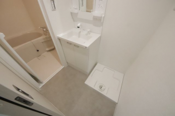 落ち着いた空間のシャワールームです