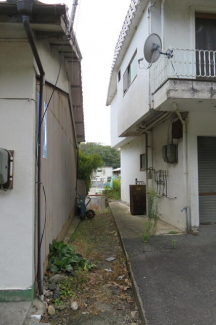 北東　東隣接は里道