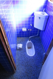 １階店舗用トイレ