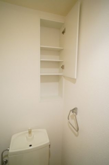 トイレの収納棚もあるんです！