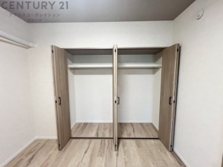 衣類やアクセサリー、小物類の収納が便利で整理整頓がしやすく、部屋の美観を保ちつつ、スペースを最大限に活用できます。衣服のしわやダメージを防ぎ、長持ちさせることができます。