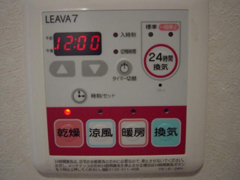 夏は涼風、冬は暖房をかけれる浴室乾燥