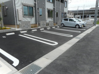 駐車場があるので、車を買う予定の方も安心です