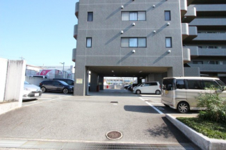 【駐車場】