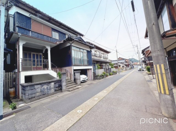 【前面道路含む現地写真】