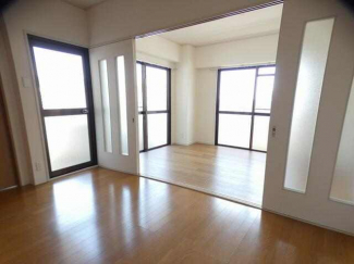 ２面採光の明るいお部屋