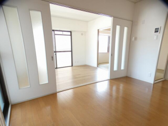 ２面採光の明るいお部屋