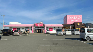 ダイソー松山南久米店まで681m