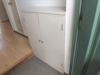 靴箱付いてるので玄関のお掃除に便利です☆