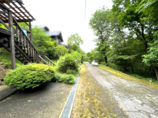 【前面道路含む現地写真】