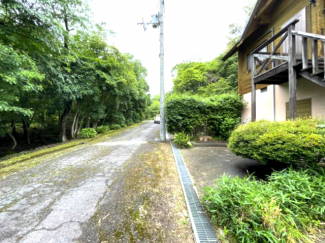 【前面道路含む現地写真】
