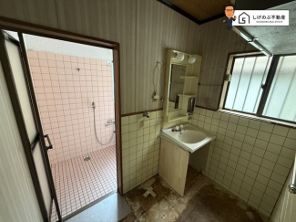 洗面台で毎日の身だしなみもばっちりですね。