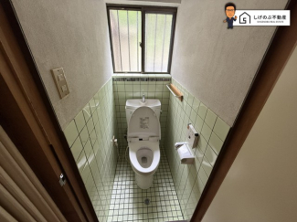 換気にも配慮した窓付きのトイレスペースとなっています。