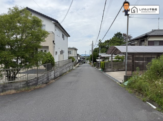 前面道路は約6.2ｍの広さがございます。車庫入れもスムーズに行えます。