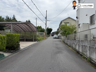 前面道路は約6.2ｍの広さがございます。車庫入れもスムーズに行えます。