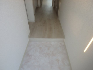 収納もある玄関です