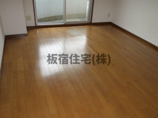 マルキュウビルの画像