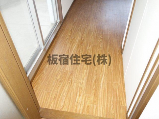 マルキュウビルの画像