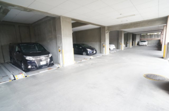 【駐車場】