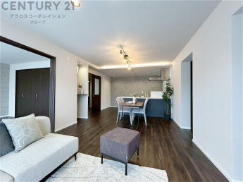 リビングダイニングは家族や友人とのコミュニケーションを楽しむ場所でくつろぎながら食事や会話を楽しめ、多目的に利用できリラックスできる空間です。家庭内の中心として機能し、快適な生活をサポートします。
