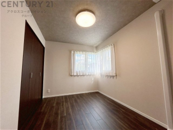 リラックスできるプライベート空間で、快適な睡眠をサポート。個人の好みに合わせたインテリアや寝具で心地良さを追求。プライベートな時間を過ごし、リフレッシュする場所におすすめです。
