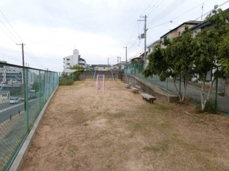 現地より約５Mに公園あります
