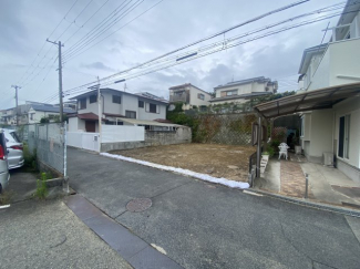 前面道路　奥が行止まりのためほとんど車両の通行はありません