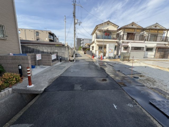 【前面道路含む現地写真】