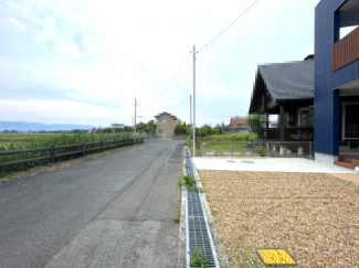 【前面道路含む現地写真】