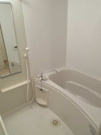 コンパクトで使いやすいお風呂です