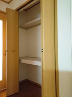 明るい色調の室内です