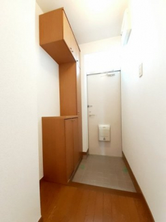 収納もある玄関です