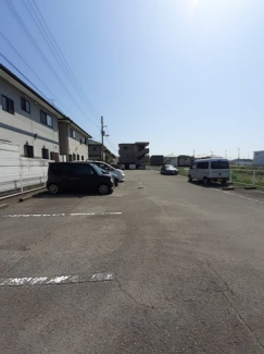 駐車場があるので、車を買う予定の方も安心です