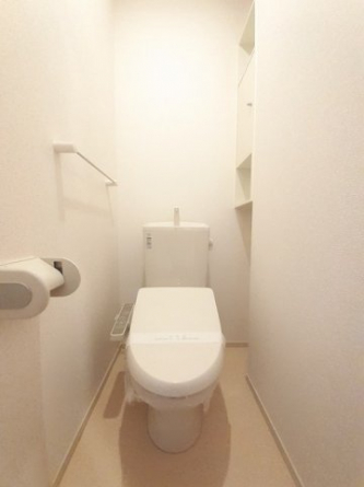 ゆったりとした空間のトイレです