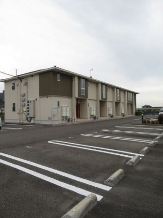 駐車場があるので、車を買う予定の方も安心です